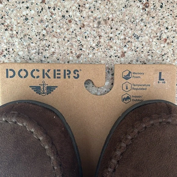 NWT Dockers Moccasin Slippers with Faux Fur Lining - Picture 2 of 4